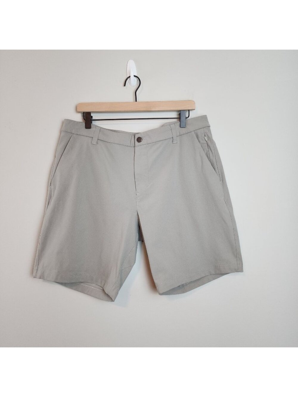 Lululemon shorts men 36 9" inseam